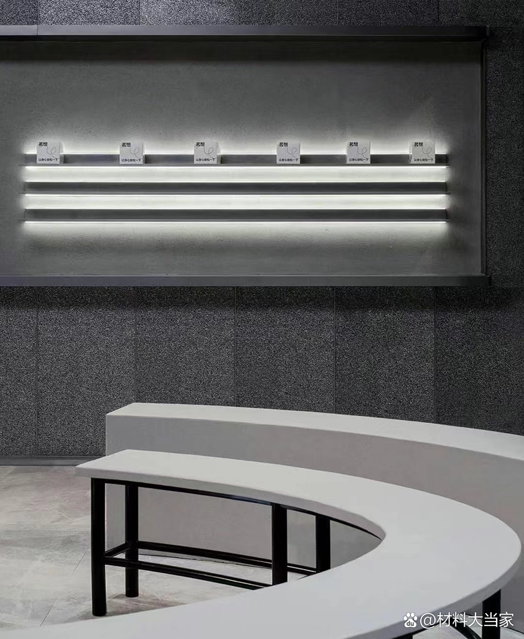 泡沫铝板材 近几年,市面上的新型装饰材料层出不穷,在各式各样的商业